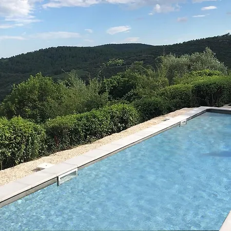 Tranquil Vineyard Villa, 빌라 *