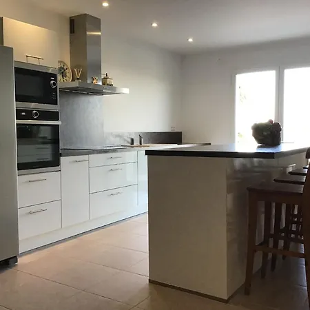 فيلة Tranquil Vineyard Villa, *