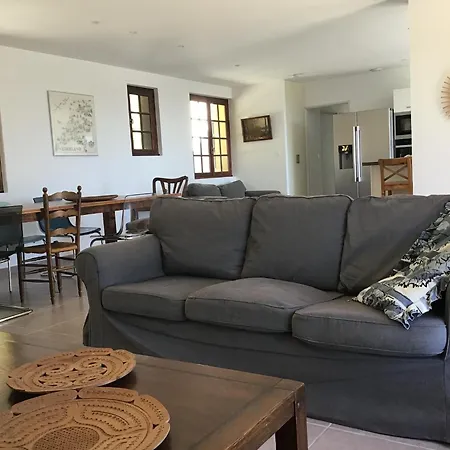 빌라 Tranquil Vineyard Villa,