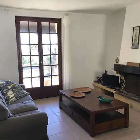 Tranquil Vineyard Villa, 빌라 Berlou