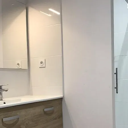 Tranquil Vineyard Villa, 빌라 *