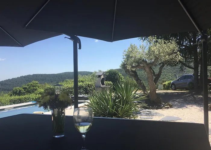 Tranquil Vineyard Villa, فيلة *