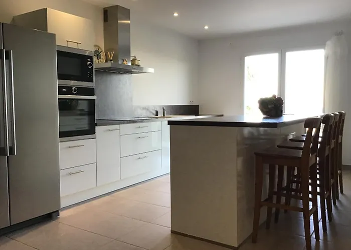 فيلة Tranquil Vineyard Villa, *