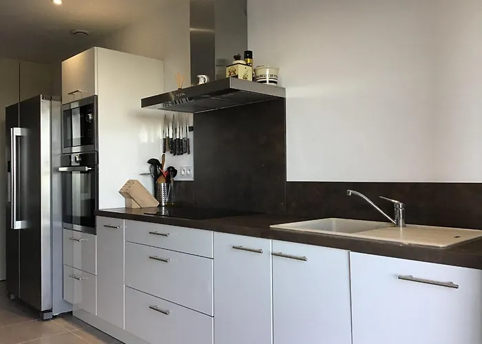 Tranquil Vineyard Villa, * Berlou