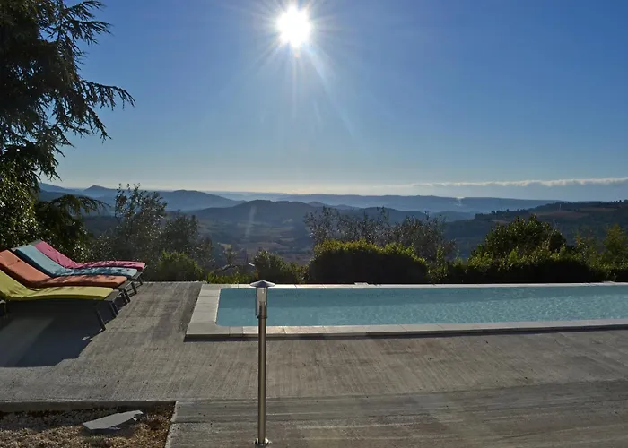 Tranquil Vineyard Villa, فيلة