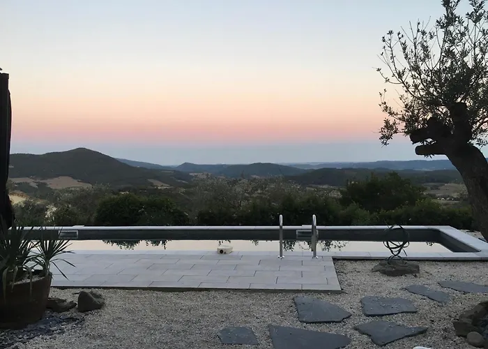 Tranquil Vineyard Villa, فيلة *