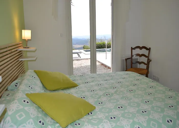 Tranquil Vineyard Villa, فيلة Berlou